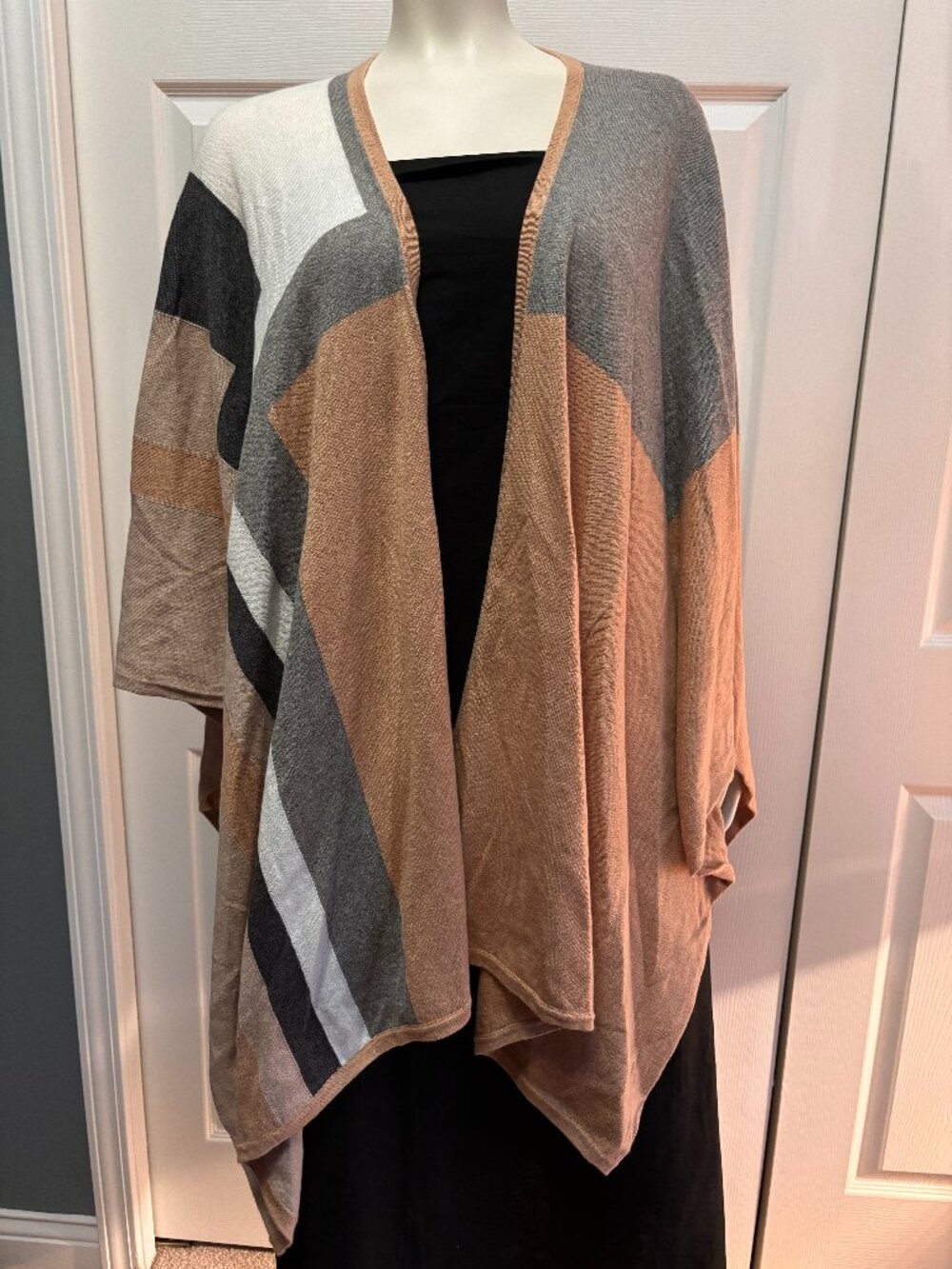 Coldwater Creek Shawl – One Size – NWT